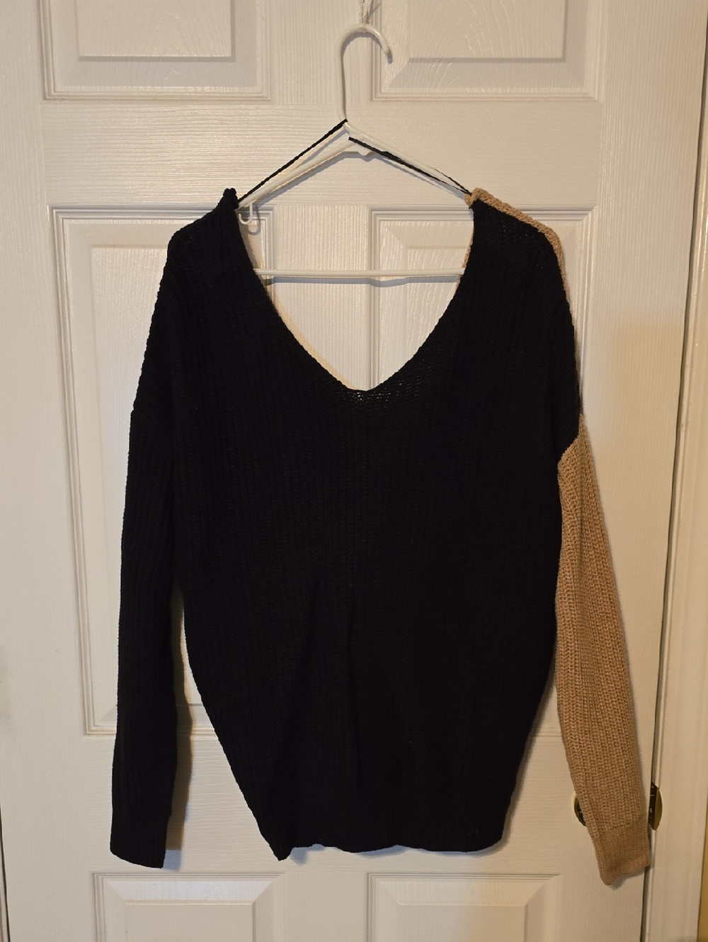 V-Back Colorblock Split Women’s Sweater - Black with Tan Sleeve